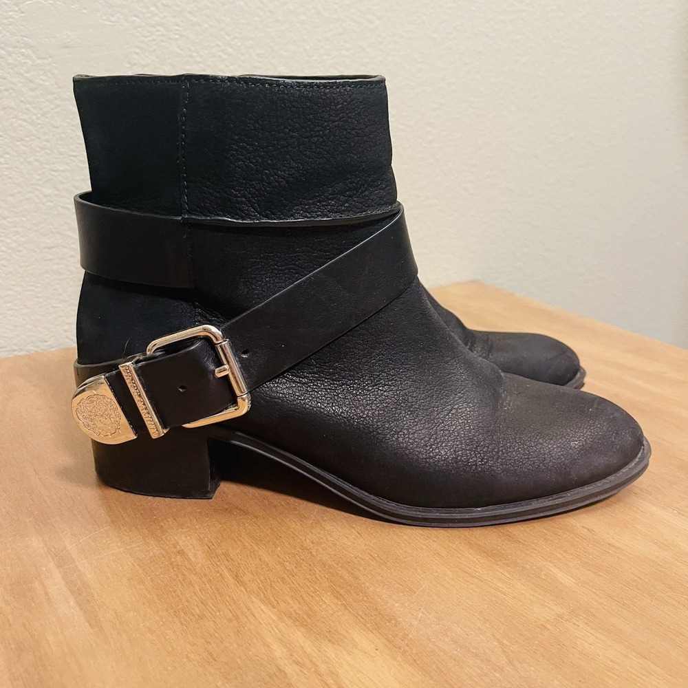 Vince Camuto Black Leather Romeo Boots Large Buckle Zip Grunge Goth Sz 9